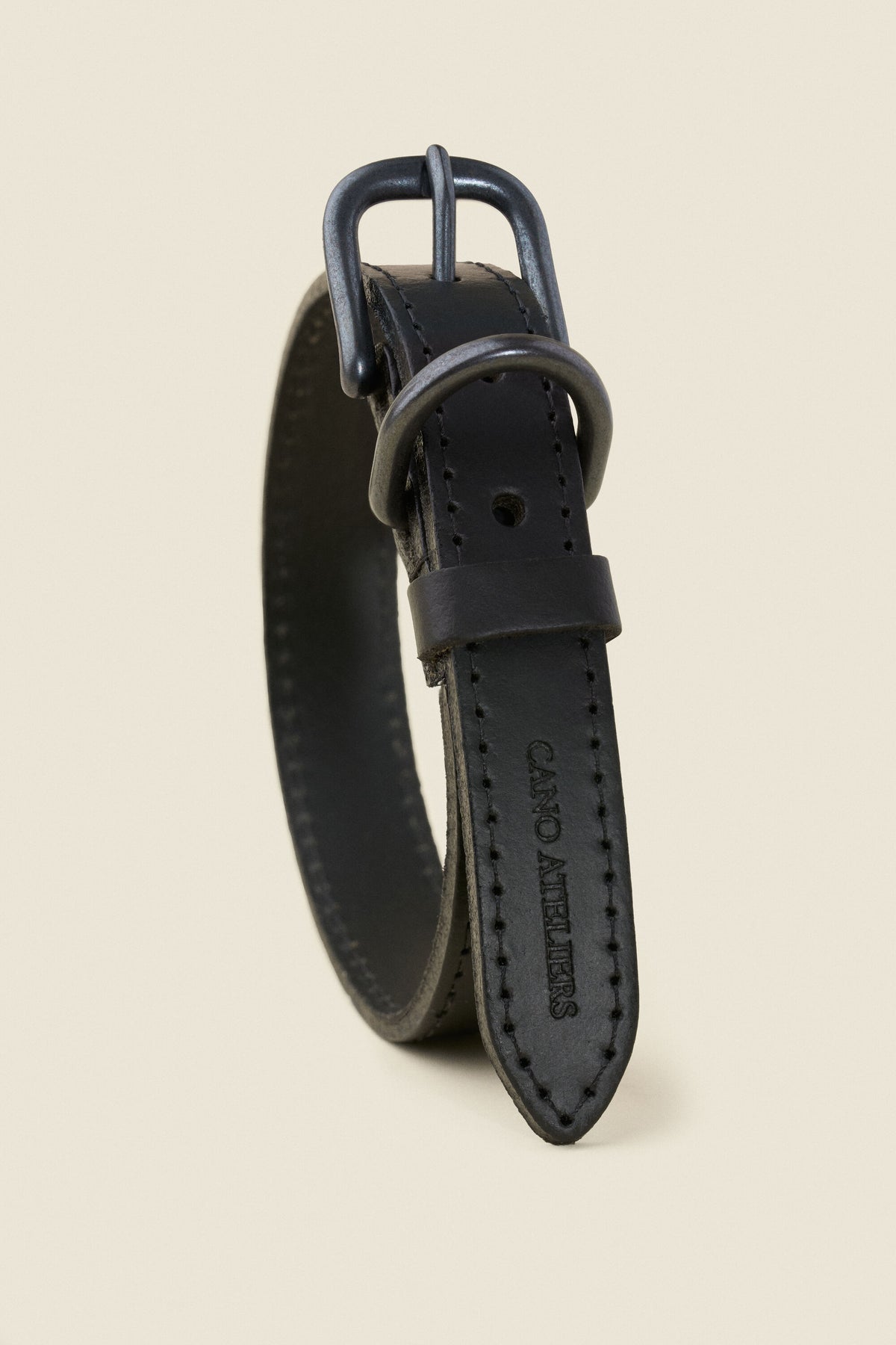 BLACK ON BLACK COLLAR