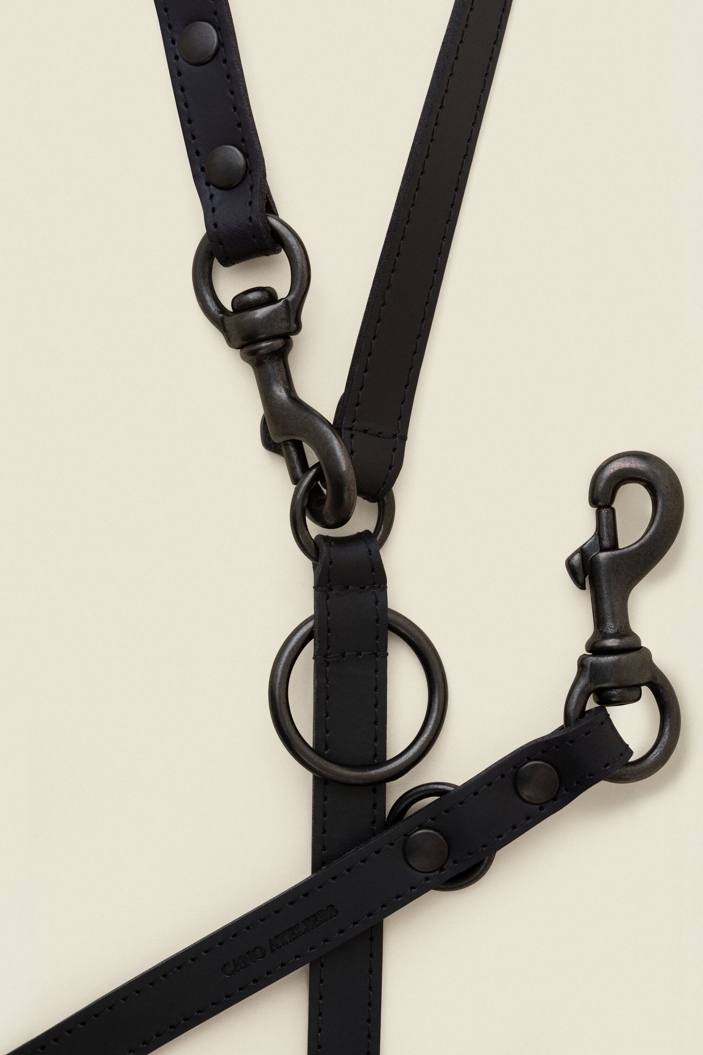 BLACK ON BLACK LEASH