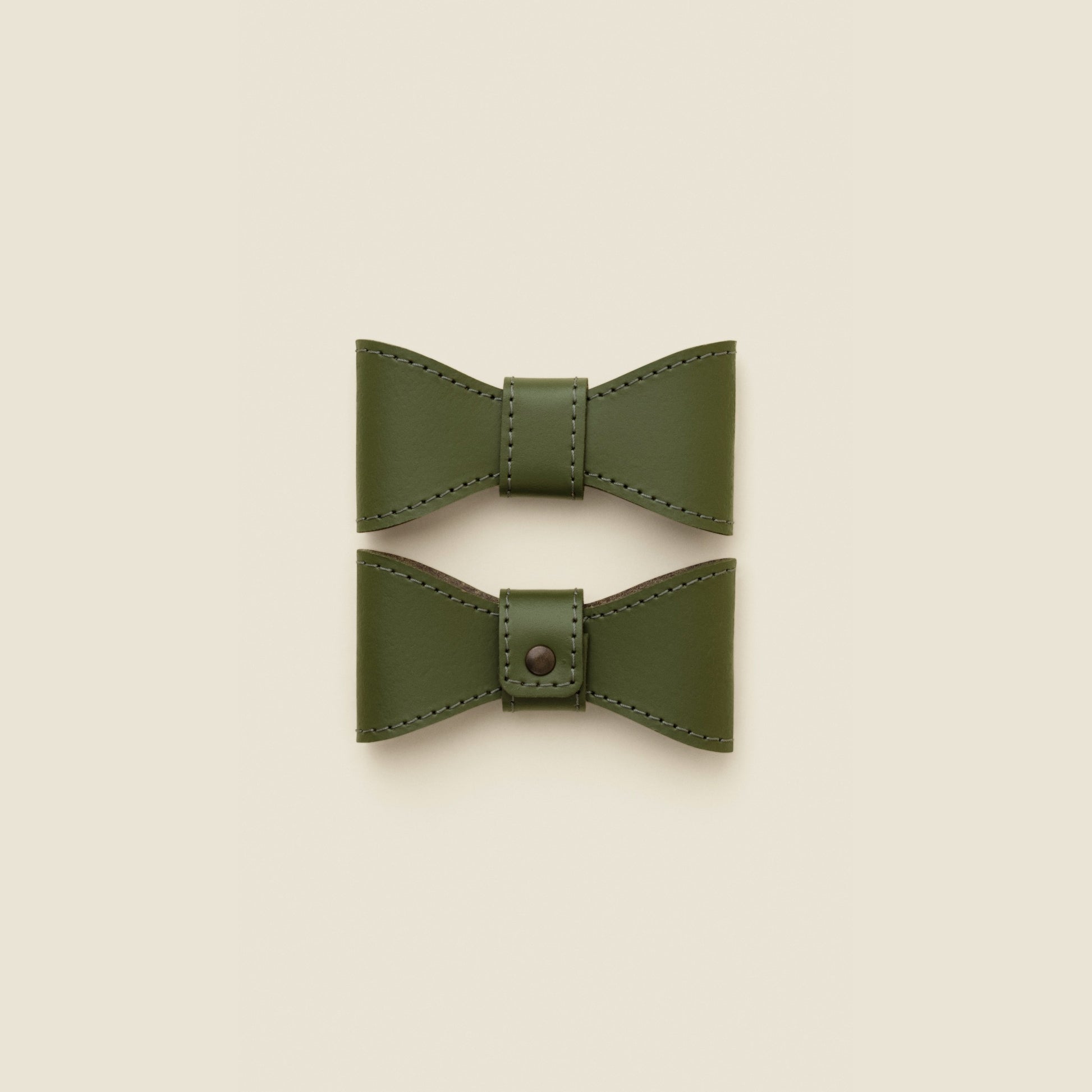 Removable green leather dog bowtie by Cano Ateliers