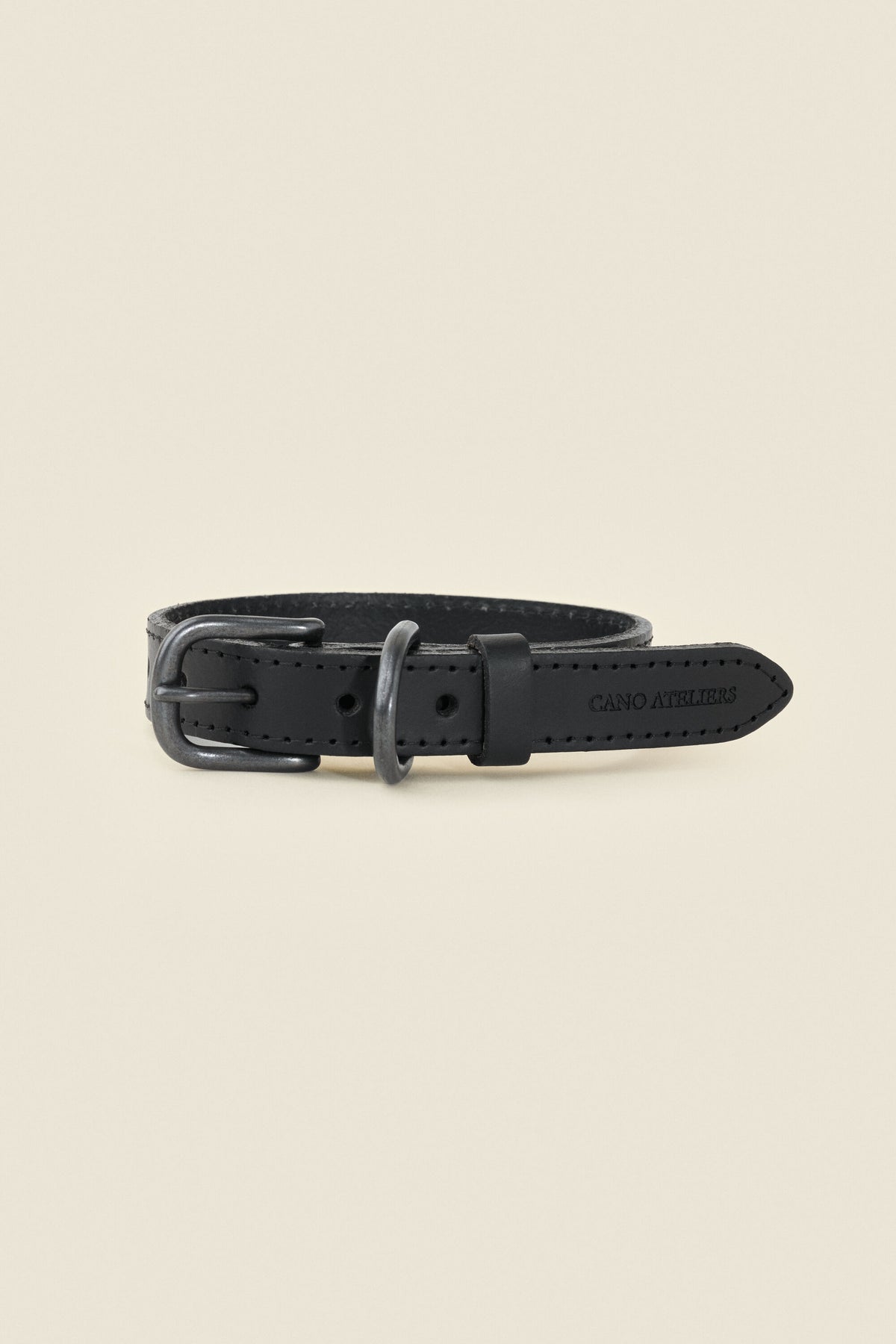 BLACK ON BLACK COLLAR
