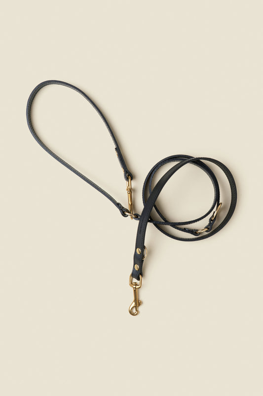 BLACK LEASH